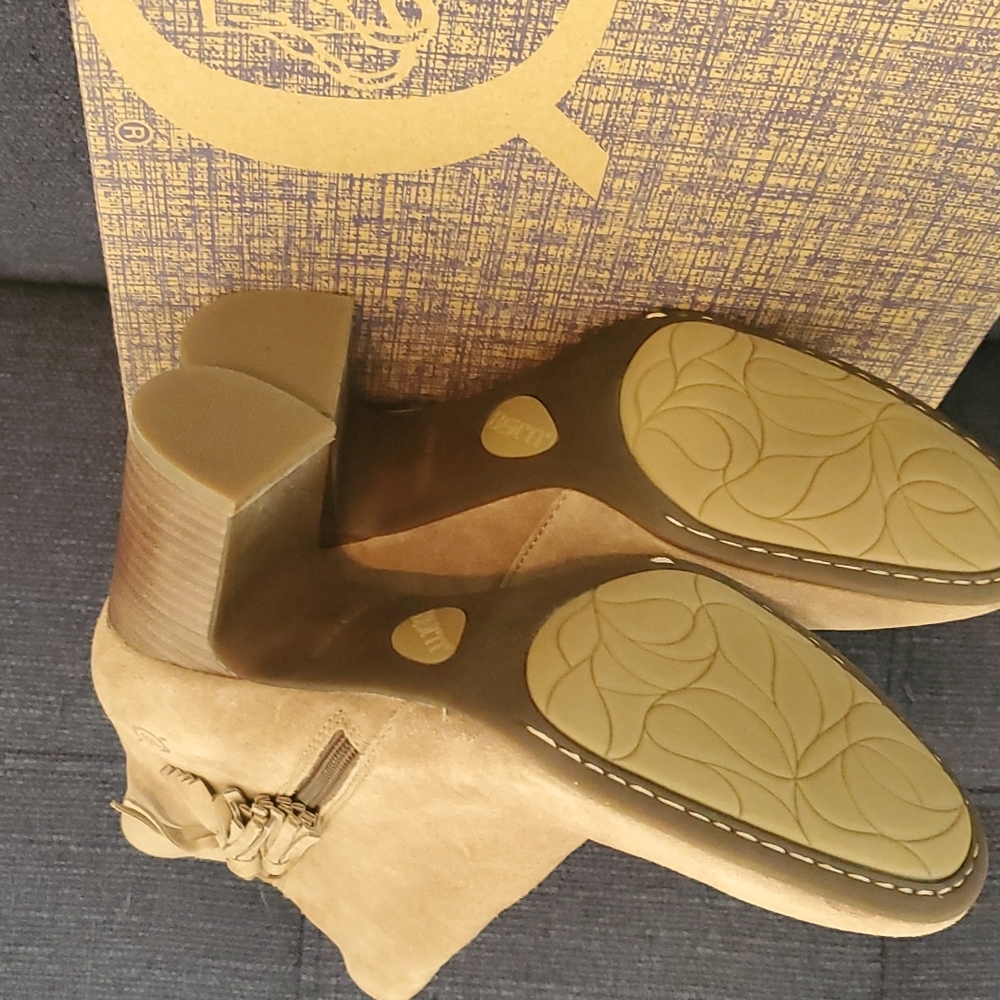 Booties - Picture 4 of 5